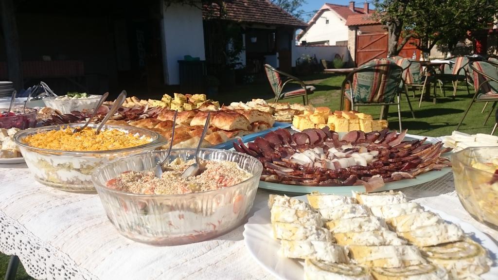Domacinstvo Cikic Zasavica 게스트하우스 외부 사진